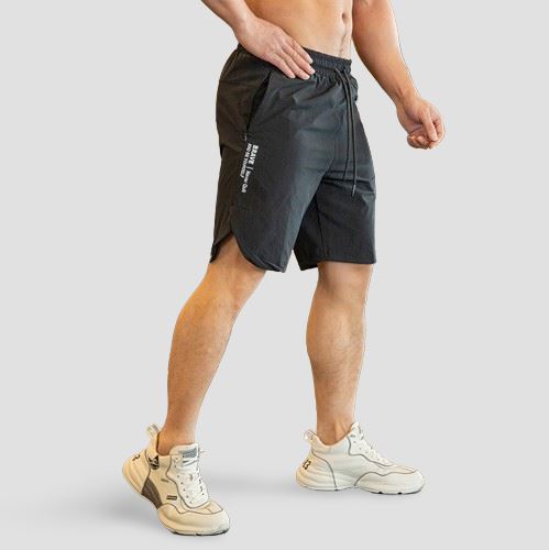 Short de tactel preta da Iron Club, desenvolvido para atletas de Men's Physique, com foco no caimento e design traseiro.