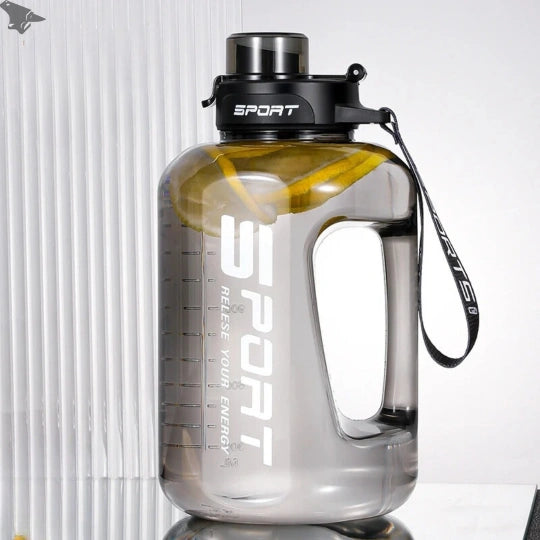 Garrafa de Água Sports com Medidor e Cordinha 37 Iron Club Garrafa Preta 1.2 Litros 