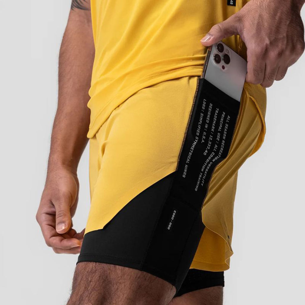 short de corrida masculino 2 em 1 amarelo, bolso lateral para smartphone na compressão da loja ironclub