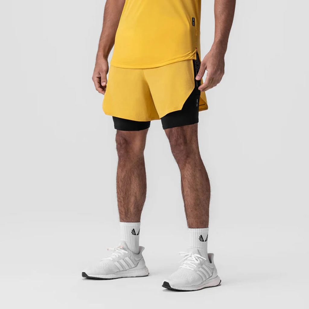 short de corrida masculino 2 em 1 amarelo, vista frontal com bermuda de compressão interna da loja ironclub