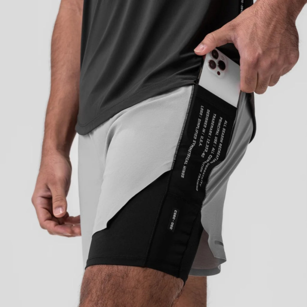 short de corrida masculino 2 em 1 branco, bolso lateral para smartphone na compressão da loja ironclub