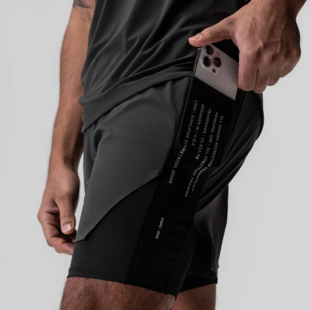 short de corrida masculino 2 em 1 cinza, bolso lateral para smartphone na compressão da loja ironclub