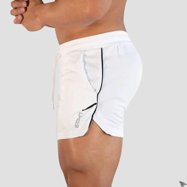 Perfil lateral do short de treino Echt na cor branca, destacando o comprimento curto e a abertura lateral para maior mobilidade.